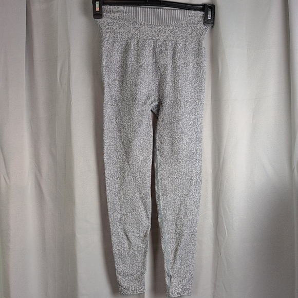 Gymshark Gray Leggings with Stretchy Fit and Elastic Waistband - Picture 7 of 8